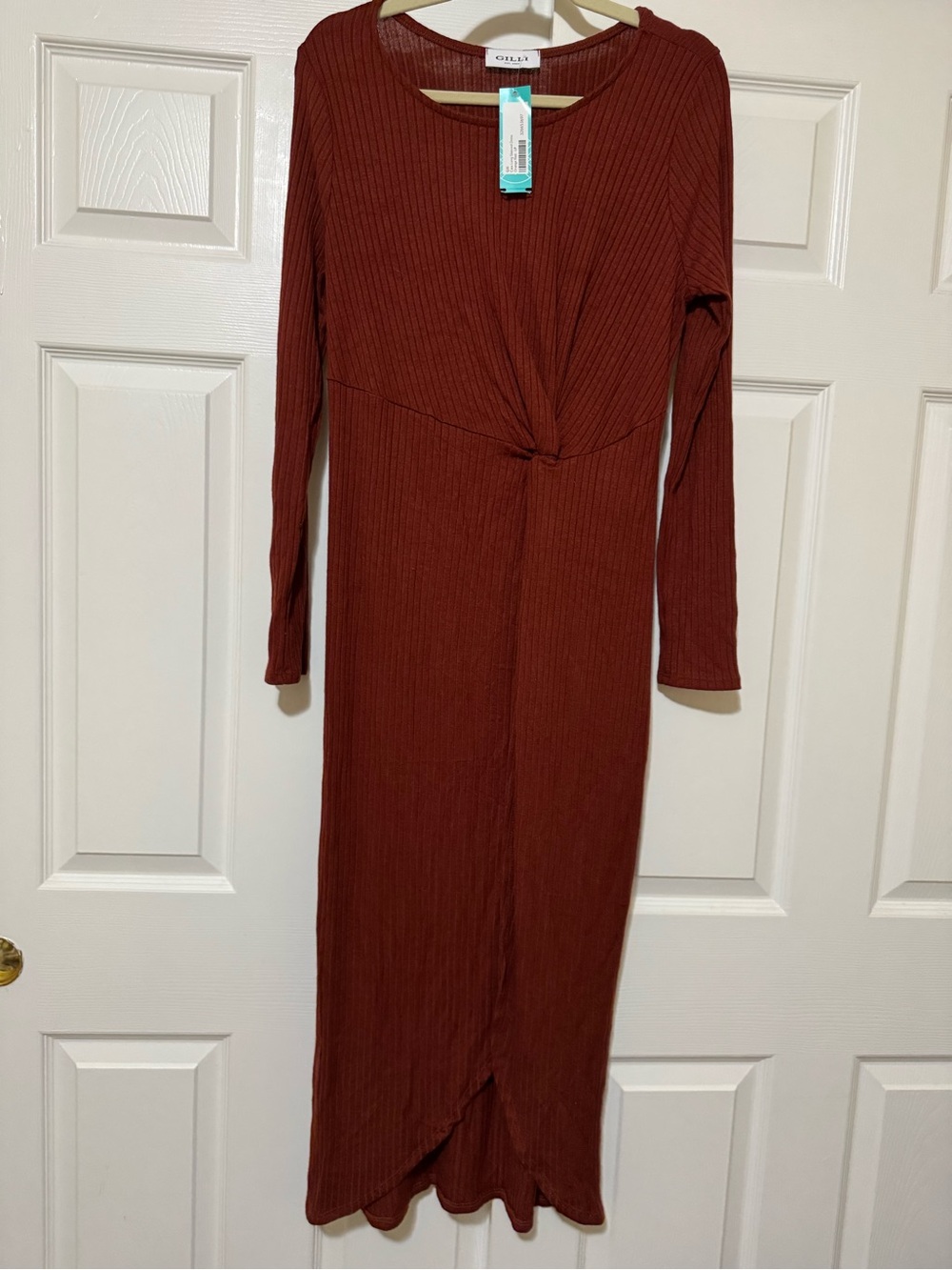 GILLI Long-Sleeve Twist Midi Dress in Rust